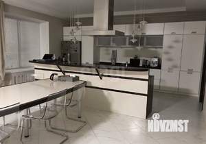 Таунхаус 431м², 3-этажный, участок 12 сот.