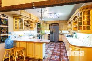 Таунхаус 413м², 3-этажный, участок 10 сот.