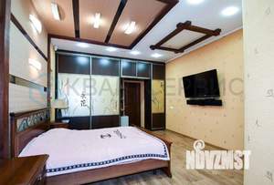 Коттедж 300м², 2-этажный, участок 6 сот.