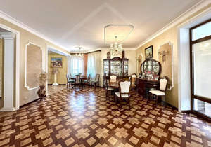 Дом 480м², 3-этажный, участок 13 сот.