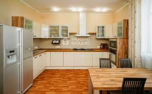 Дом 1410м², 3-этажный, участок 28 сот.