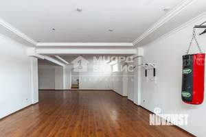 Дом 1012м², 2-этажный, участок 22 сот.