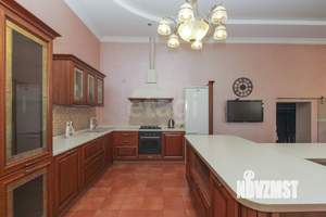 Дом 507м², 3-этажный, участок 9 сот.