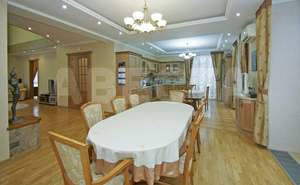 Дом 302м², 3-этажный, участок 20 сот.