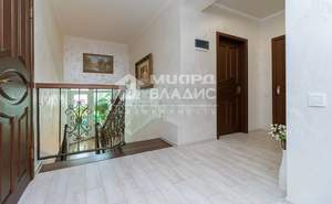 Дом 326м², 3-этажный, участок 12 сот.