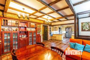 Таунхаус 413м², 3-этажный, участок 10 сот.