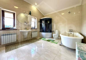 Дом 480м², 3-этажный, участок 13 сот.