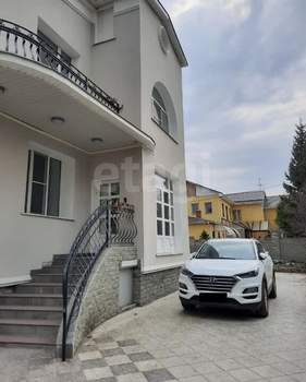 Дом 327м², 3-этажный, участок 13 сот.