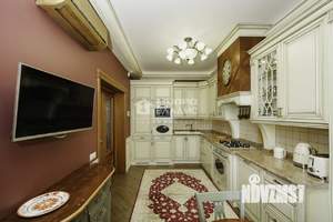 Таунхаус 458м², 3-этажный, участок 1 сот.