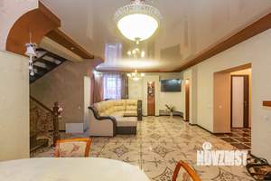 Дом 342м², 4-этажный, участок 7 сот.