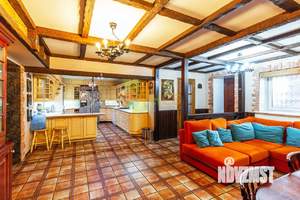 Таунхаус 413м², 3-этажный, участок 10 сот.