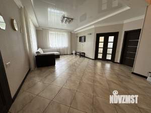 Коттедж 220м², 2-этажный, на длительный срок, 