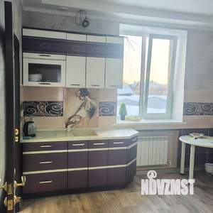 Коттедж 300м&sup2;, 3-этажный, на длительный срок, 