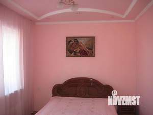 Дом 243м&sup2;, 2-этажный, посуточно, 