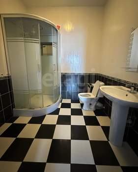 Дом 990м&sup2;, 3-этажный, на длительный срок, 