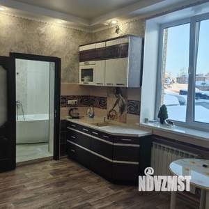 Коттедж 300м&sup2;, 3-этажный, на длительный срок, 