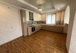 Дом 990м&sup2;, 3-этажный, на длительный срок, 