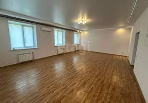 Дом 990м&sup2;, 3-этажный, на длительный срок, 