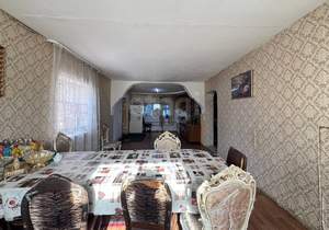 Дом 200м&sup2;, 2-этажный, на длительный срок, 