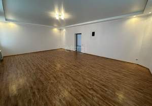 Дом 990м&sup2;, 3-этажный, на длительный срок, 