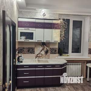 Коттедж 300м&sup2;, 3-этажный, на длительный срок, 