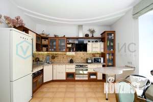 Коттедж 300м&sup2;, 3-этажный, участок 9 сот.  