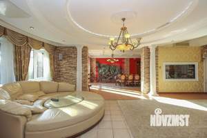 Дом 640м², 3-этажный, участок 30 сот.  