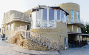 Дом 800м&sup2;, 3-этажный, участок 20 сот.  