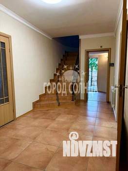 Коттедж 301м², 3-этажный, участок 2 сот.  