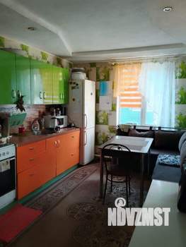 Дом 100м&sup2;, 2-этажный, участок 6 сот.  