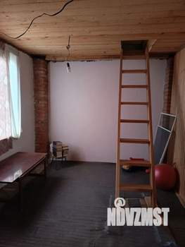 Дом 32м&sup2;, 2-этажный, участок 5 сот.  