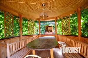 Коттедж 338м&sup2;, 3-этажный, участок 10 сот.  