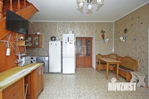 Дом 185м², 2-этажный, участок 4 сот.  