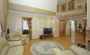 Дом 302м&sup2;, 3-этажный, участок 20 сот.  