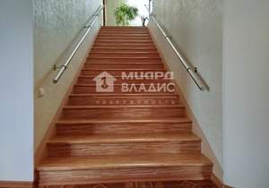 Дом 220м&sup2;, 3-этажный, участок 7 сот.  