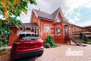 Коттедж 244м², 3-этажный, участок 10 сот.  