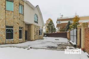 Дом 468м&sup2;, 3-этажный, участок 7 сот.  