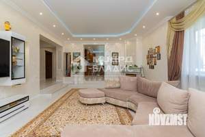 Дом 326м², 3-этажный, участок 12 сот.  