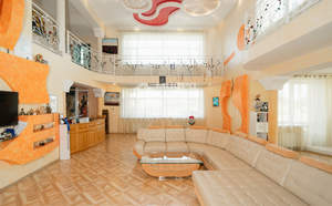 Дом 800м&sup2;, 3-этажный, участок 20 сот.  