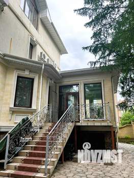 Коттедж 708м², 4-этажный, участок 12 сот.  