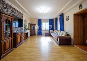 Дом 389м&sup2;, 3-этажный, участок 5 сот.  