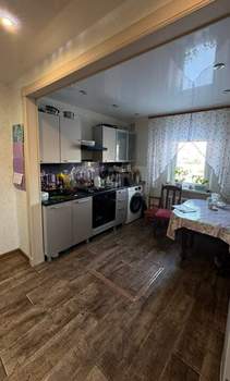 Дом 100м&sup2;, 2-этажный, участок 7 сот.  