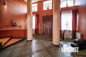 Таунхаус 650м², 3-этажный, участок 250 сот.  