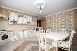 Коттедж 384м&sup2;, 3-этажный, участок 7 сот.  