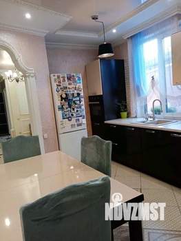 Дом 210м&sup2;, 2-этажный, участок 4 сот.  