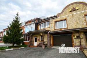 Таунхаус 440м&sup2;, 3-этажный, участок 6 сот.  