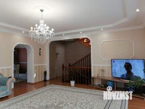 Дом 378м&sup2;, 3-этажный, участок 10 сот.  