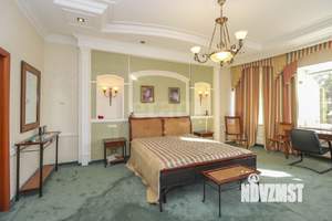 Дом 640м², 3-этажный, участок 30 сот.  