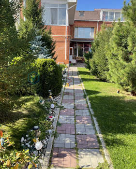 Дом 440м², 3-этажный, участок 6 сот.  