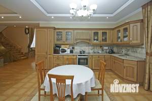Дом 302м², 3-этажный, участок 20 сот.  